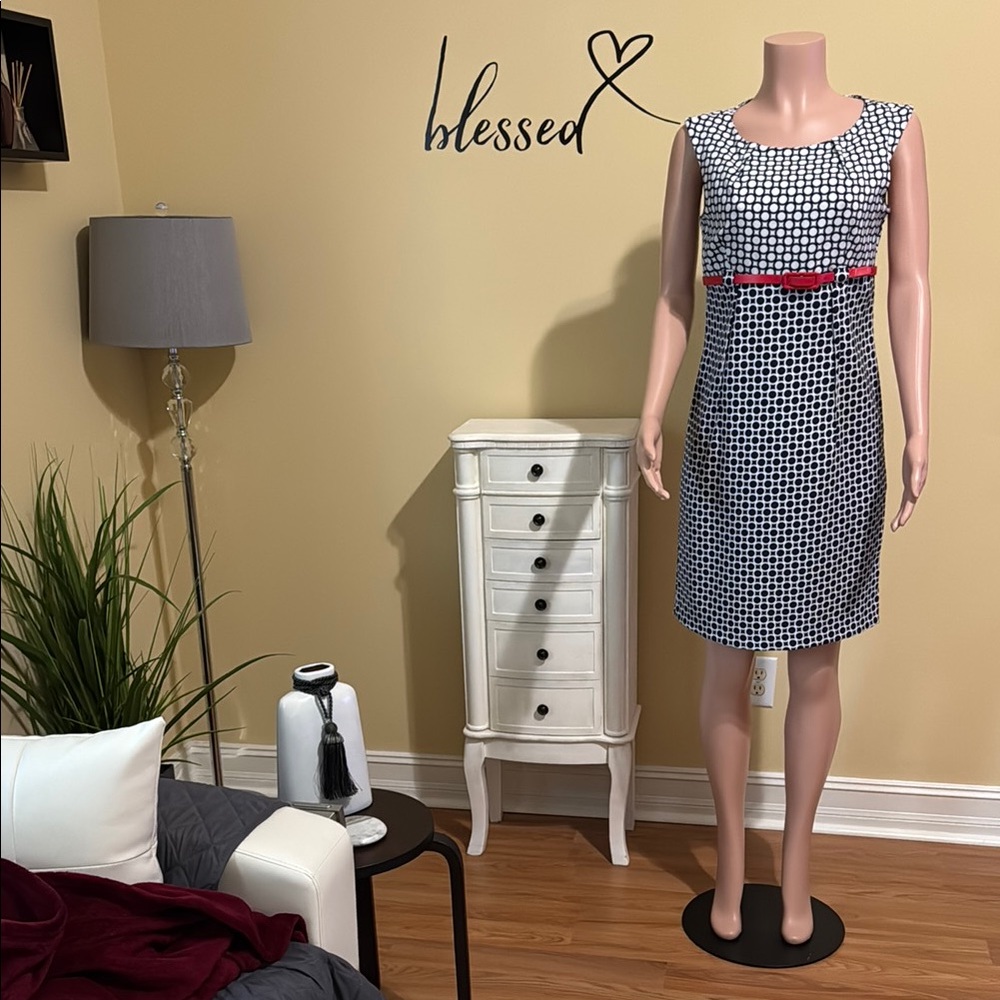 🥰Elegant Navy Blue and White Dress with Red Accent Belt.